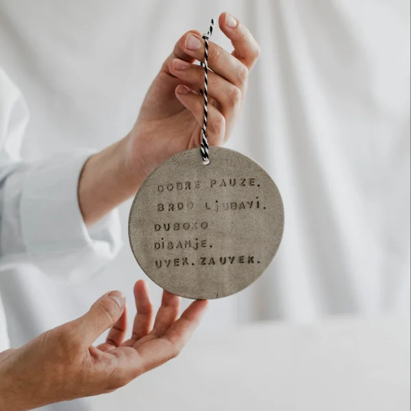 ruchno pravljena keramika za zid