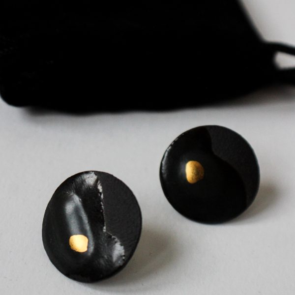 minđushe. crne. tachka.