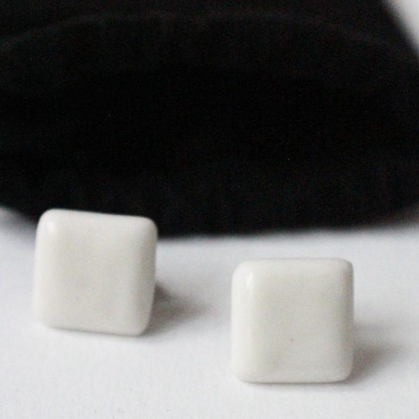 minđushe. bele. kvadrat.